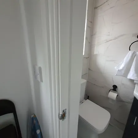 Private & En-suite Bathroom - Long Term & Contractors Welcomed Homestay Birmingham