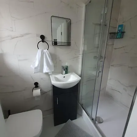 Private & En-suite Bathroom - Long Term & Contractors Welcomed Birmingham