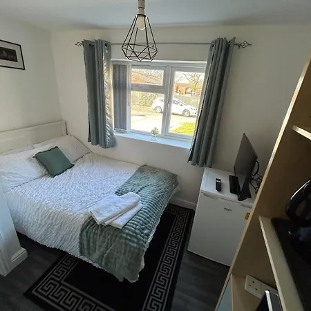 Private & En-suite Bathroom - Long Term & Contractors Welcomed